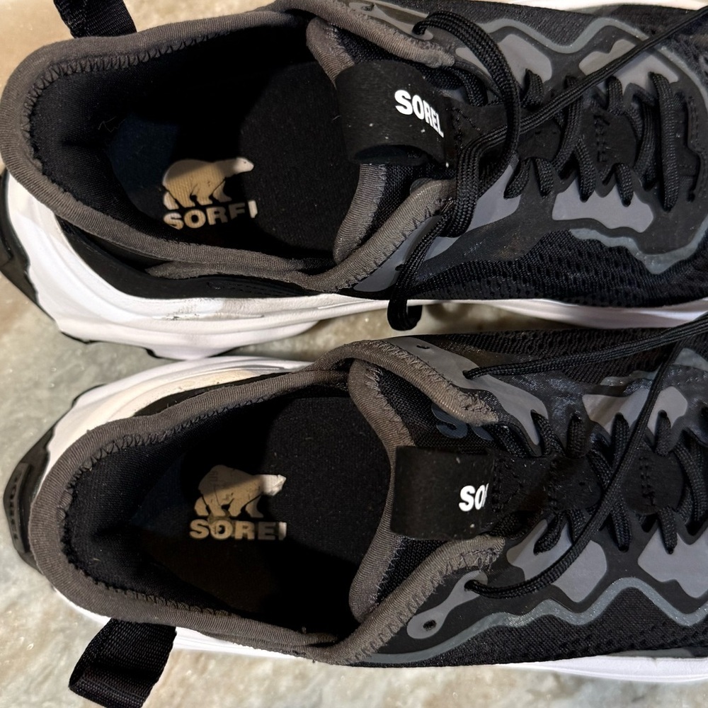 Women’s SOREL Kinetic Breakthru Day Lace Up sneakers- Black/white. Size 9.5 - Picture 9 of 10